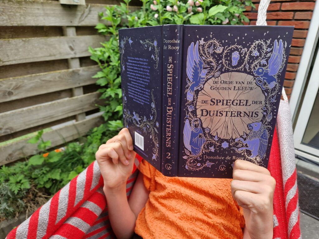 De Orde van de Gouden Leeuw - De Spiegel der Duisternis